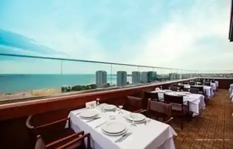 Ramada & Suites by Wyndham İstanbul Ataköy - 3