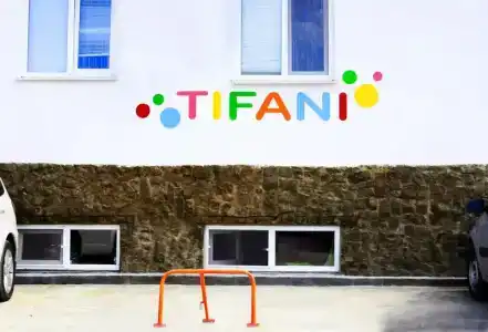 Tifani - 0