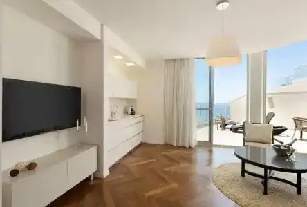 Ramada & Suites by Wyndham Netanya - 13
