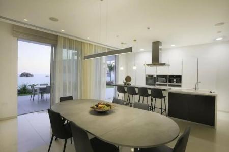 Sea Pearl Beachfront Villas - 4