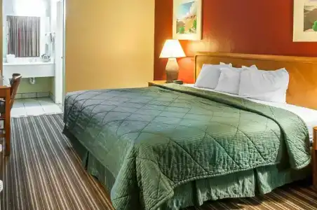 Rodeway Inn East - 14