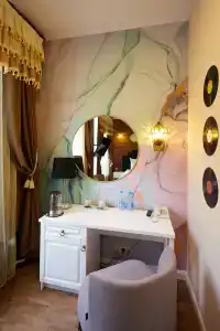 Mama Leone - 25