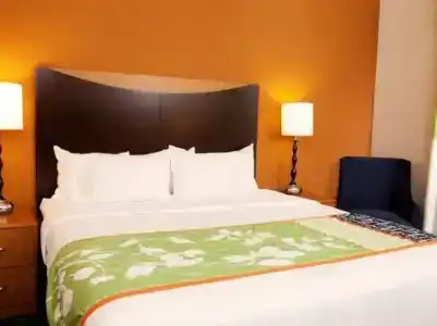Fairfield Inn & Suites Airport - 6
