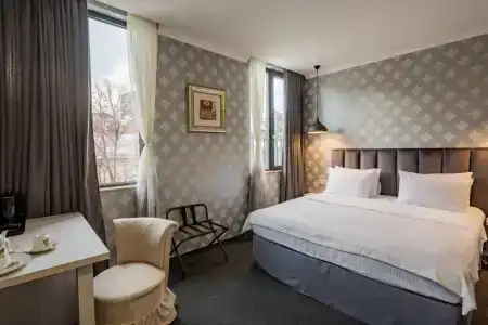 Day Inn - 1