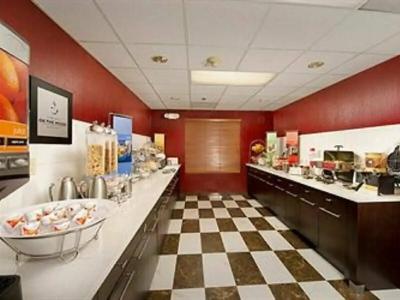 Hampton Inn & Suites Fort Lauderdale Airport - 48