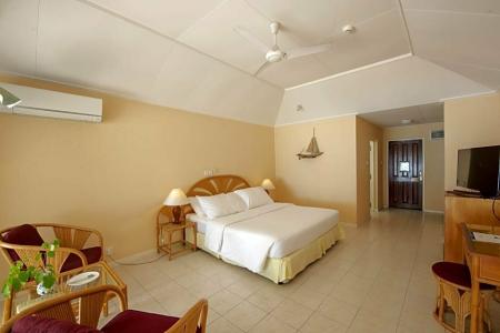 Holiday Island Resort - 11