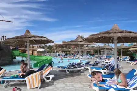 Titanic Palace - Families and Couples only - 47