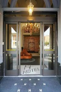 H by H Hospitality - 34