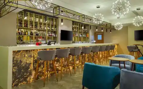 Courtyard by Marriott - 11