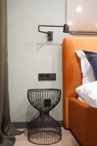 Современная студия Голубая с ванной у озера - 12