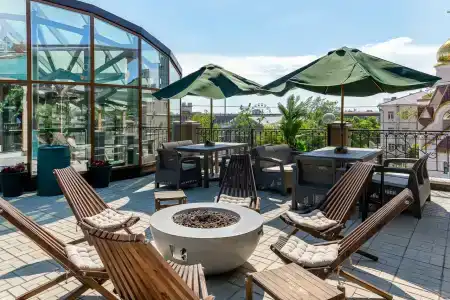 V & Rooftop lounge - 25