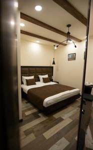 Boutique Living - 77