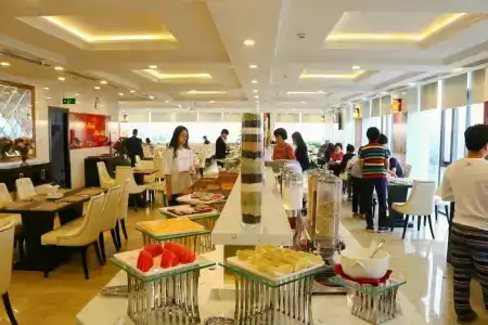 Le Hoang Beach Danang - 25