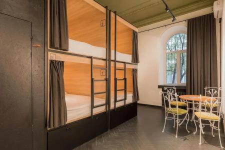 Globe Runner & Hostel - 22