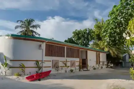 Dhiffushi White Sand Beach - 0