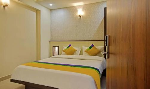 Treebo Trip Deluxe Inn Pondibazar - 13