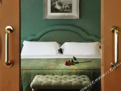 Royal Carlton - 19
