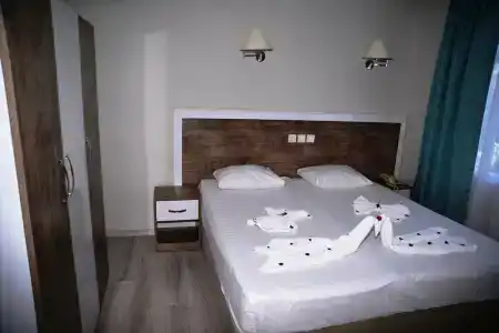 Cleopatra King Apart - 46