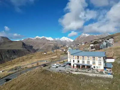 Khizina Rezo | REZO HUT - 1