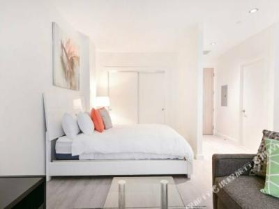 Global Luxury Suites Downtown - 23