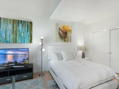 Global Luxury Suites Downtown - 8