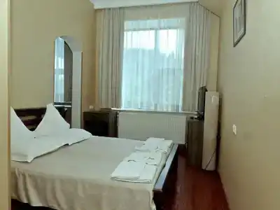 Eleon Borjomi - 8