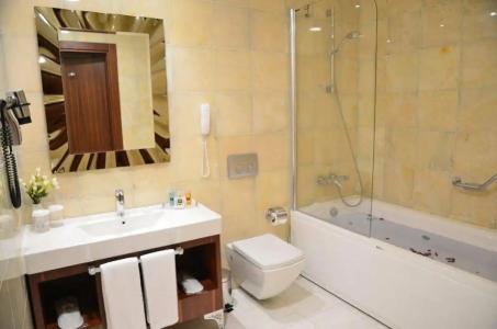 Ramada & Suites by Wyndham İstanbul Ataköy - 97