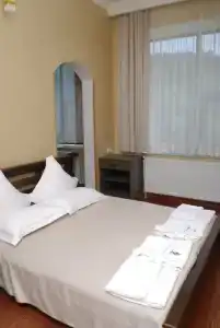 Eleon Borjomi - 12