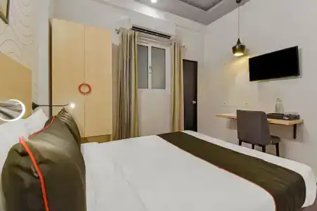 Vaccinated Staff- Collection O 40206 Govind Marg - 2