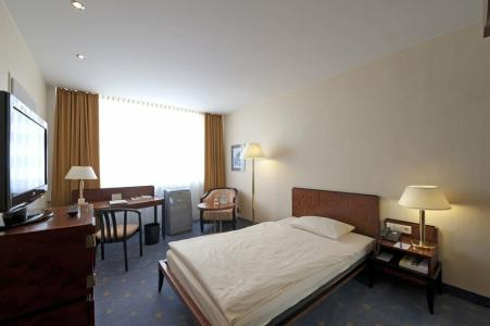 Premier Inn Saarbrücken City Centre - 41