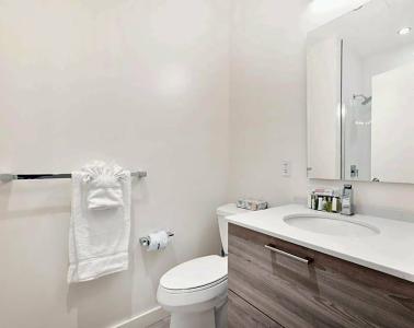 Global Luxury Suites Downtown - 27