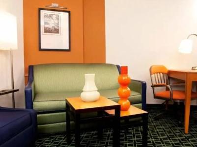 Fairfield Inn & Suites Airport - 14
