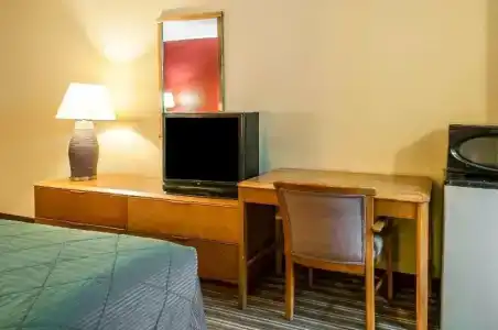 Rodeway Inn East - 17