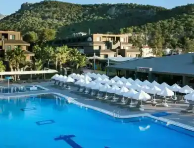 Sailor's Beach Club - 33