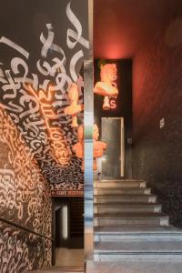 Globe Runner & Hostel - 11