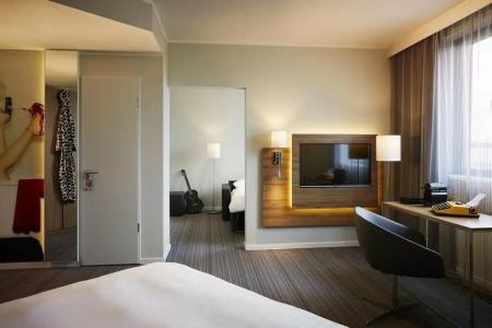 Moxy Frankfurt Airport - 7