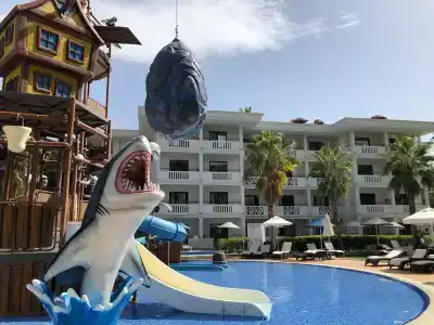 Utopia Resort & Residence - 12