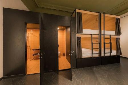 Globe Runner & Hostel - 47