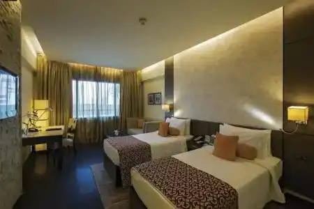 5 By Oyo Metropolitan - 3