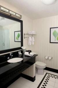 Fairfield Inn & Suites Airport - 12