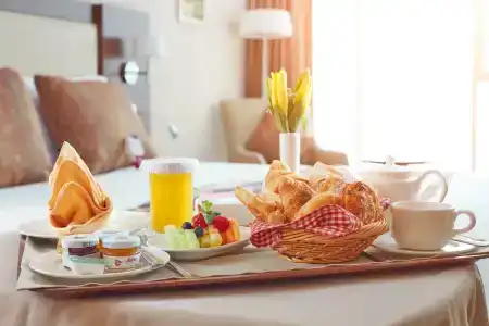 Crowne Plaza Dubai, an IHG - 11