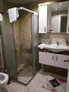 Cleopatra King Apart - 42