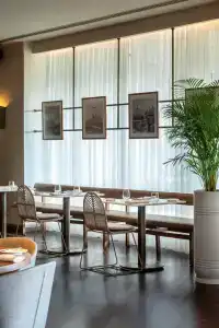 Radisson Blu Istanbul Ottomare - 12