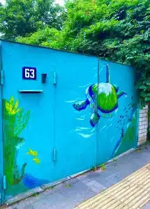 Тихий дворик в центре города - 4