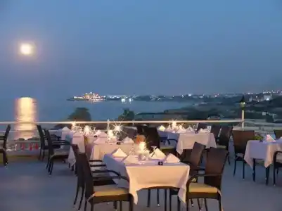 Denizkizi & Denizkizi Royal Seafront Resort & Restaurant & Beach Club - 17