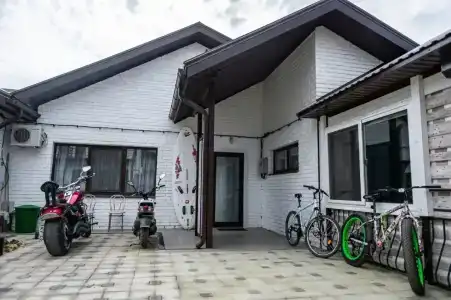 Surf House - 8