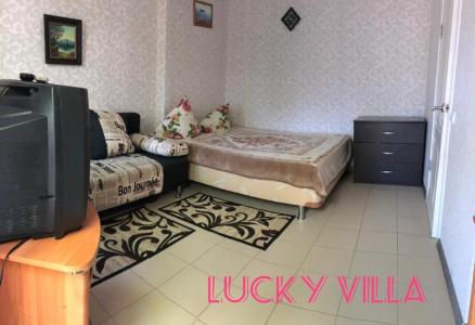 Lucky - 12