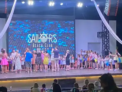 Sailor's Beach Club - 10