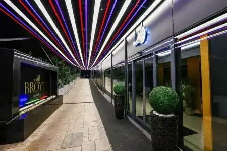 Broyt Suites - 39