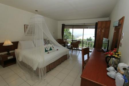 On The Hill Karon Resort - 47